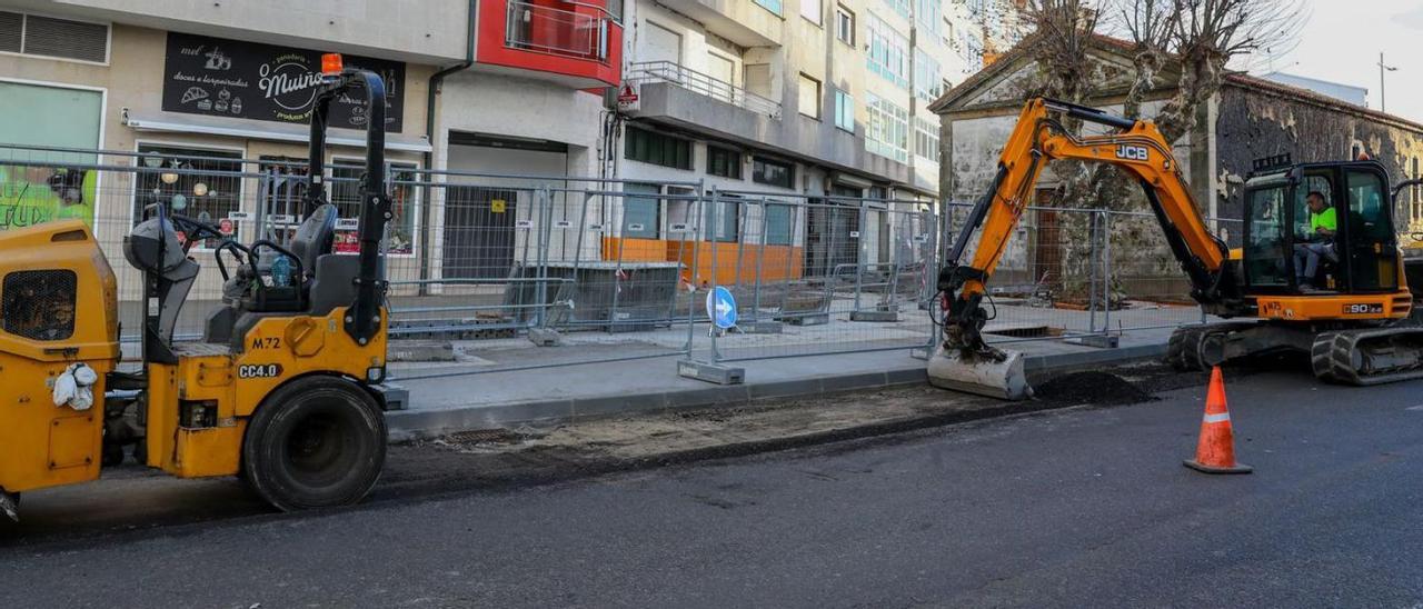 Asfaltado de una calle en Vilagarcía.