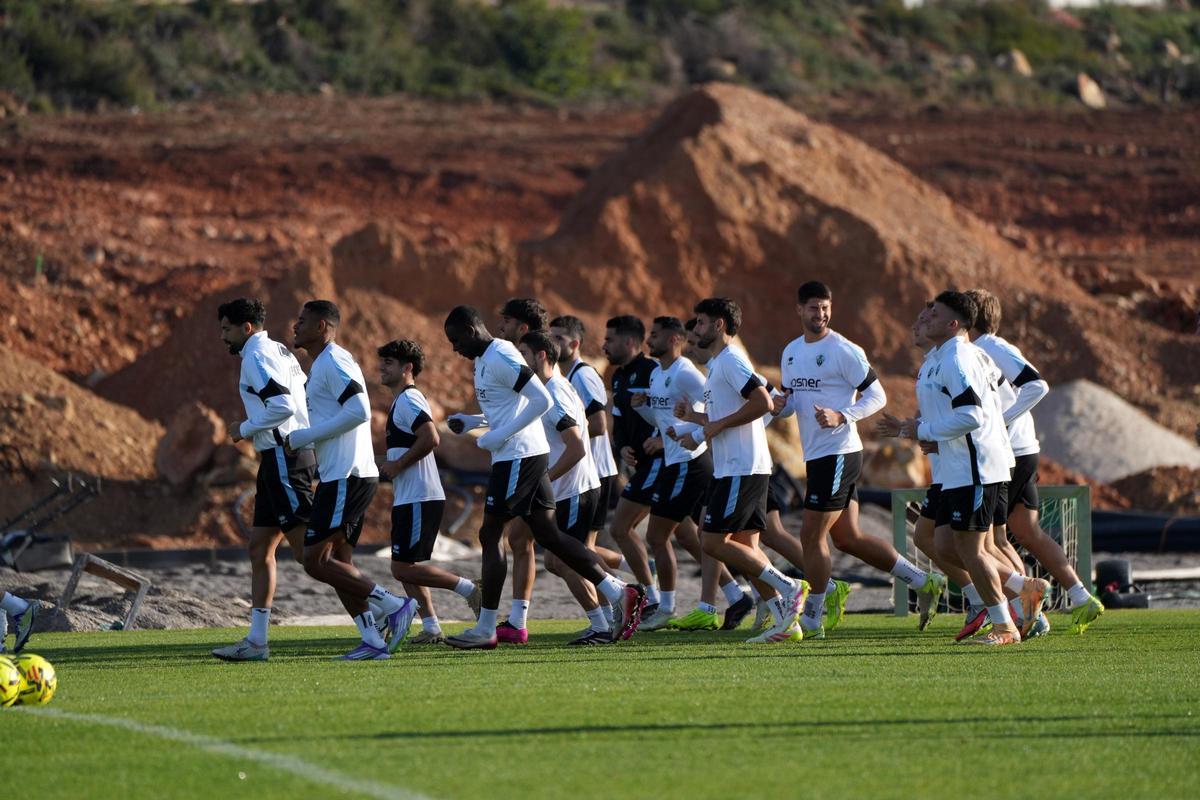 El plantel del CD Castellón, entrenando en la ciudad deportiva Globeenergy, en una imagen de archivo.