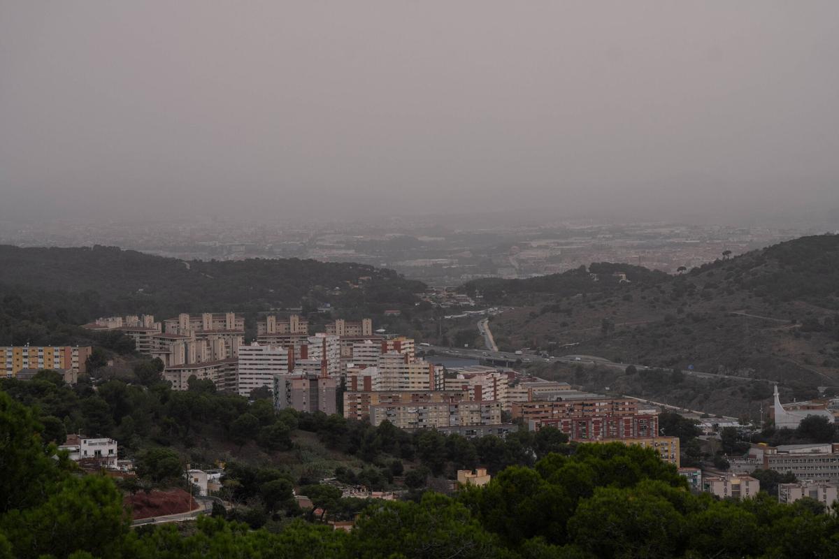 La calitja, la pols en suspensió procedent del nord d'Àfrica, arriba a Barcelona