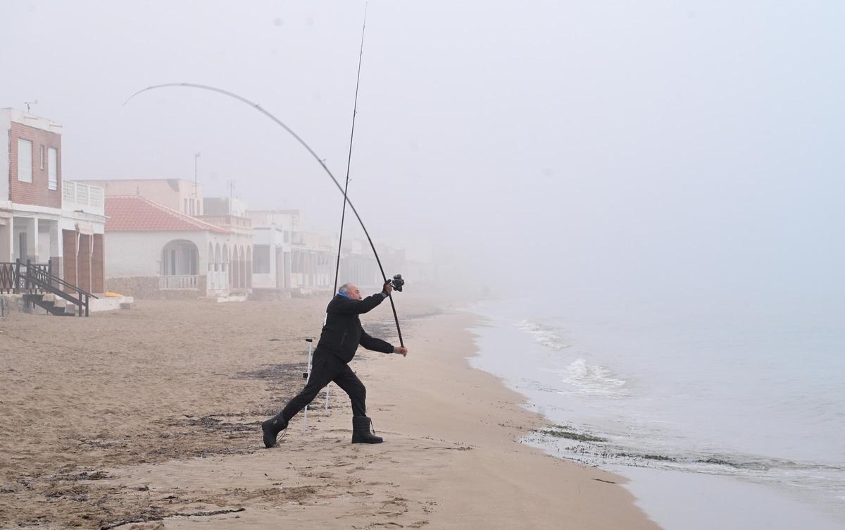 La niebla deja estampas invernales en la provincia de Alicante
