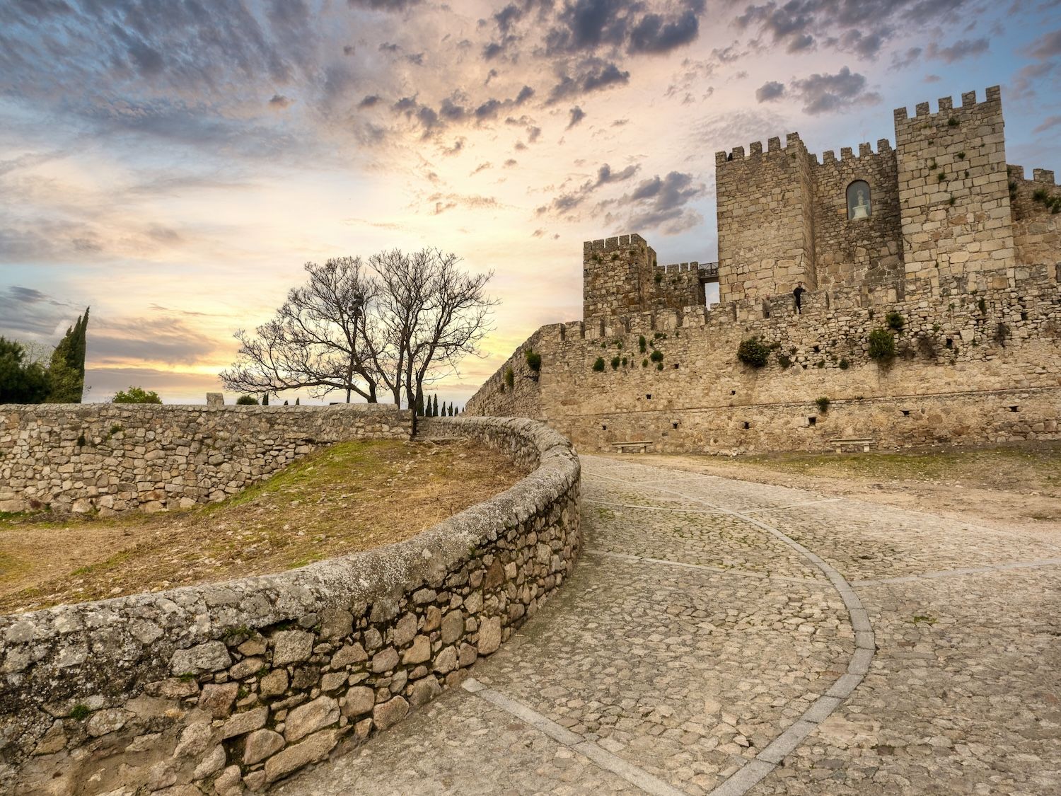 Detalle de la fortaleza al atardecer.