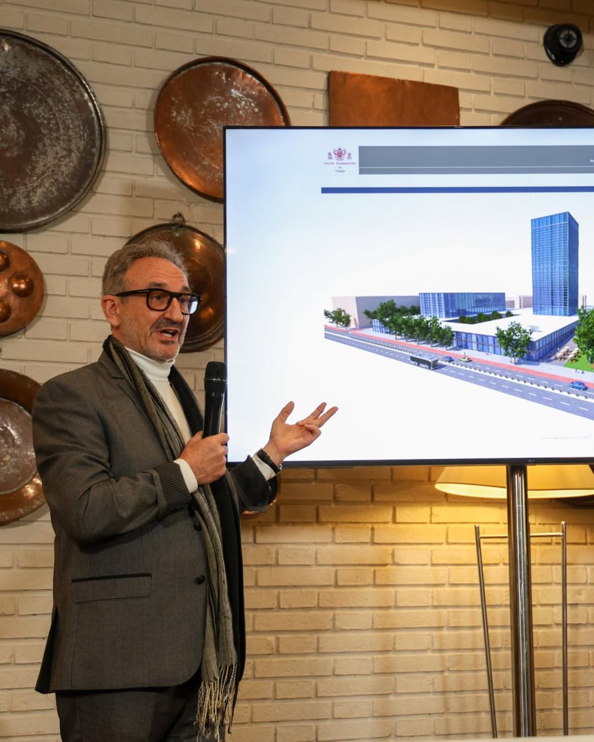 Florentino Delgado, concejal de Planeamiento Urbanístico, durante el desayuno informativo del martes