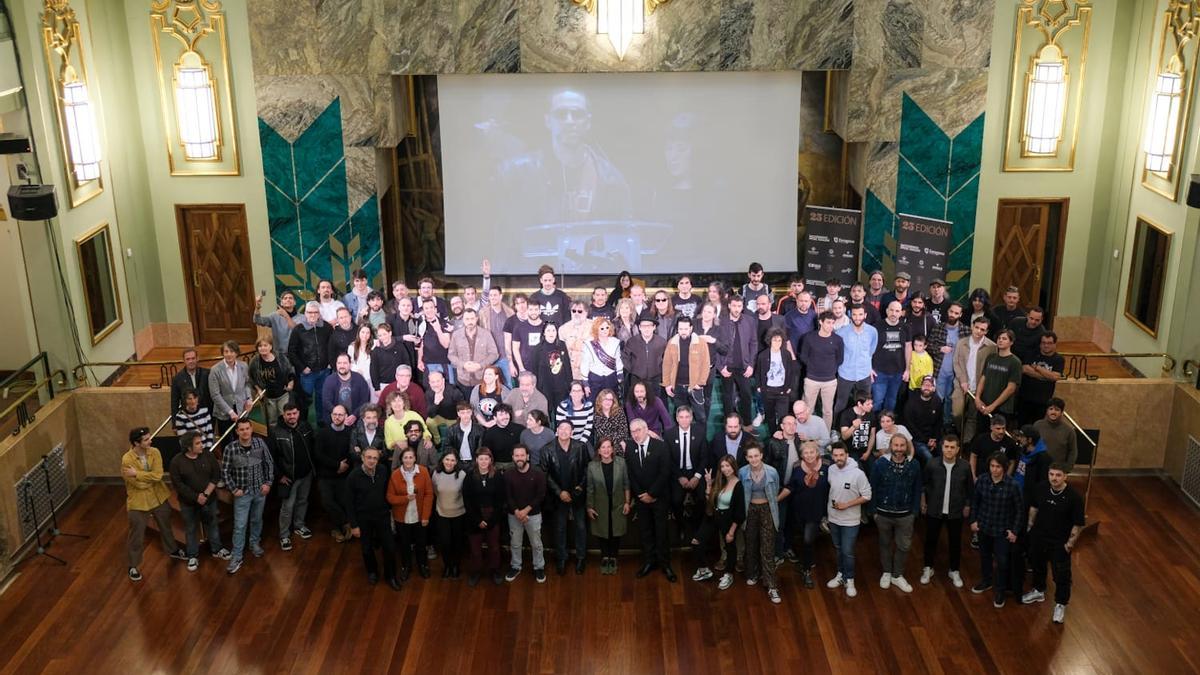 El salón de actos de Caja Rural de Aragón ha acogido la entrega de las Insignias de los Premios de la música aragonesa.