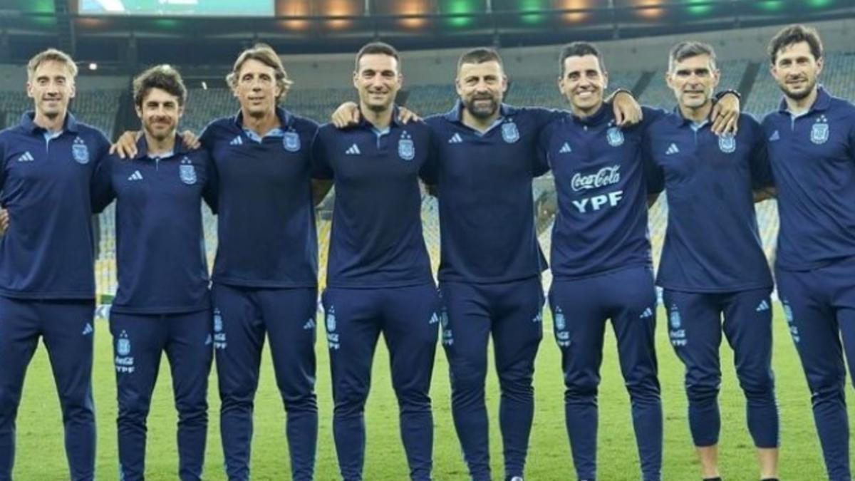 La imagen de Scaloni junto a su staff técnico en Maracaná tras el 0-1 del Brasil-Argentina