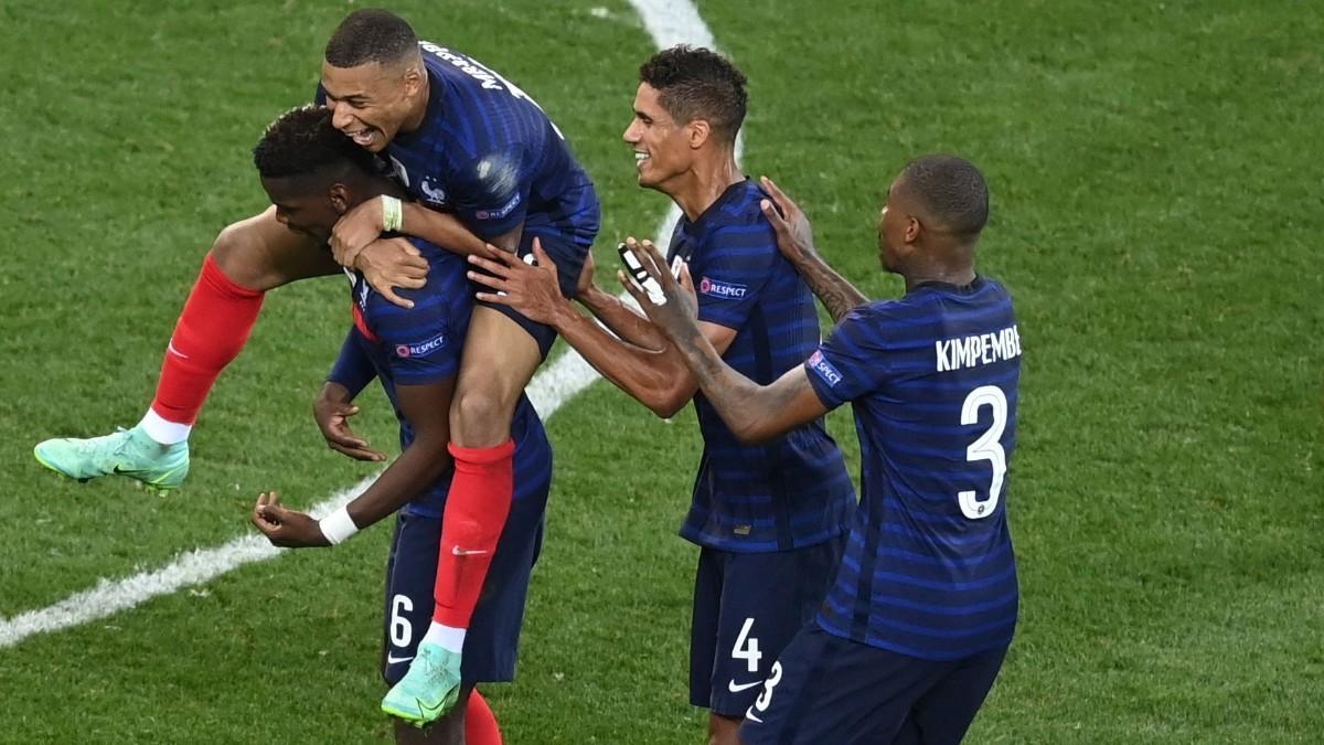 Pogba celebra el 1-3 con sus compañeros