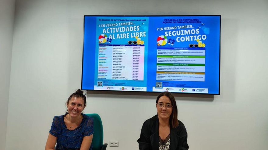 Covadonga Díaz, a la derecha, con Sofía Paredes, coordinadora del equipo de Dinamización del Ayuntamiento. | LNE