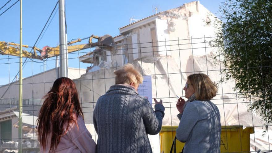 Comienza la demolición de los bungalós de Monóvar