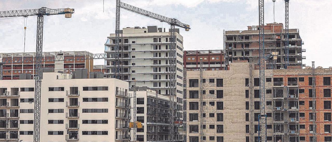 Construcción de bloques de pisos en Barcelona.