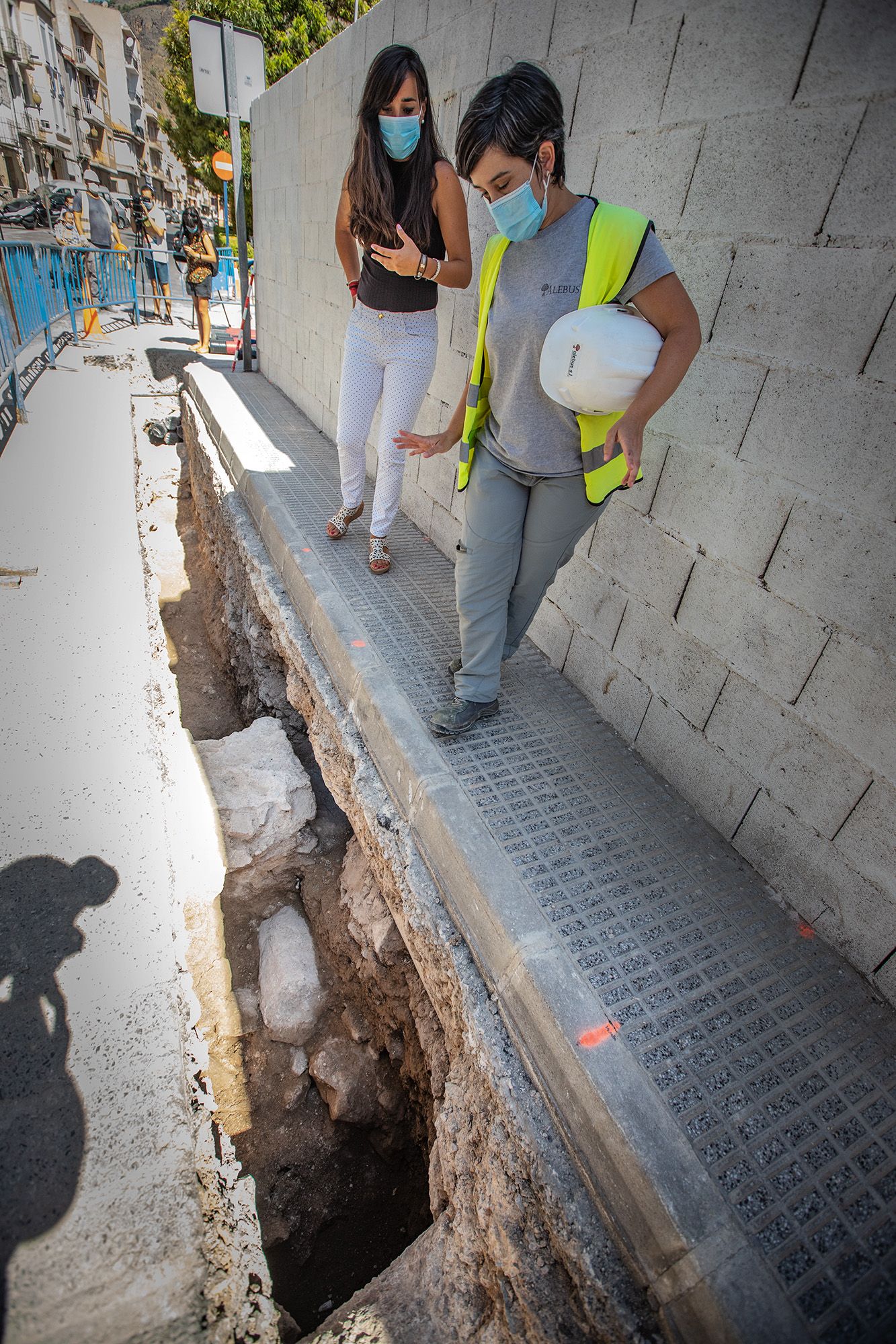 Hallan nuevos restos de las murallas y viviendas medievales en el casco urbano de Orihuela