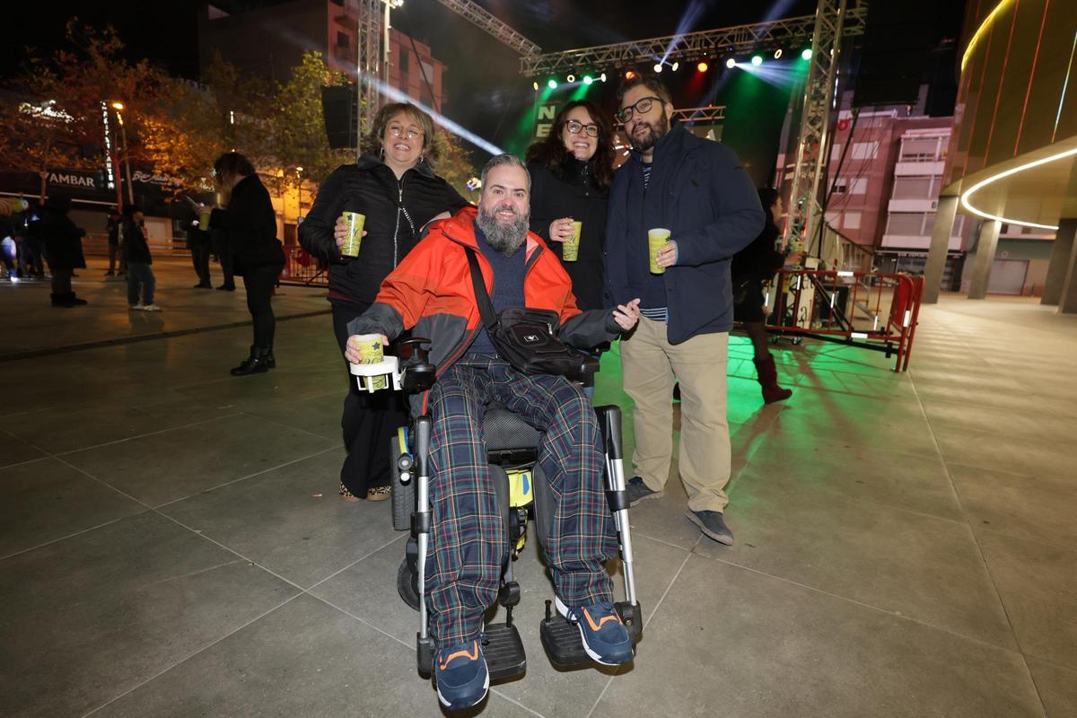 Galería de imágenes: Tardeo en la plaza del Estadio de la Cerámica de Vila-real