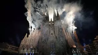 Directo | La Sagrada Família se ilumina en un gran espectáculo para despedir al Papa tras su visita