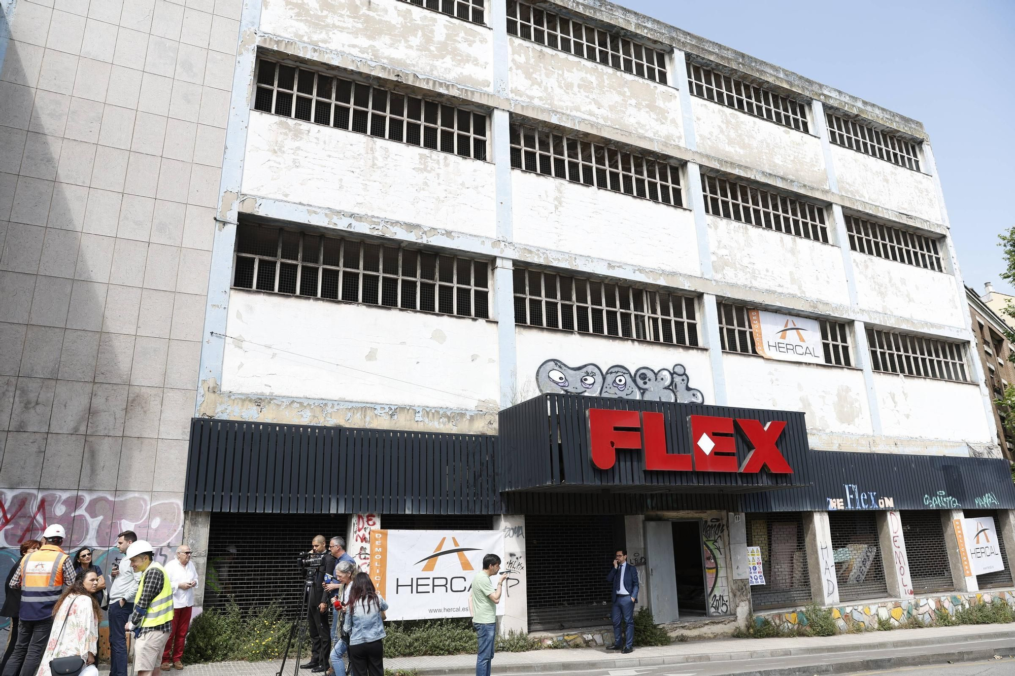 Así avanza la demolición de la nave de Flex