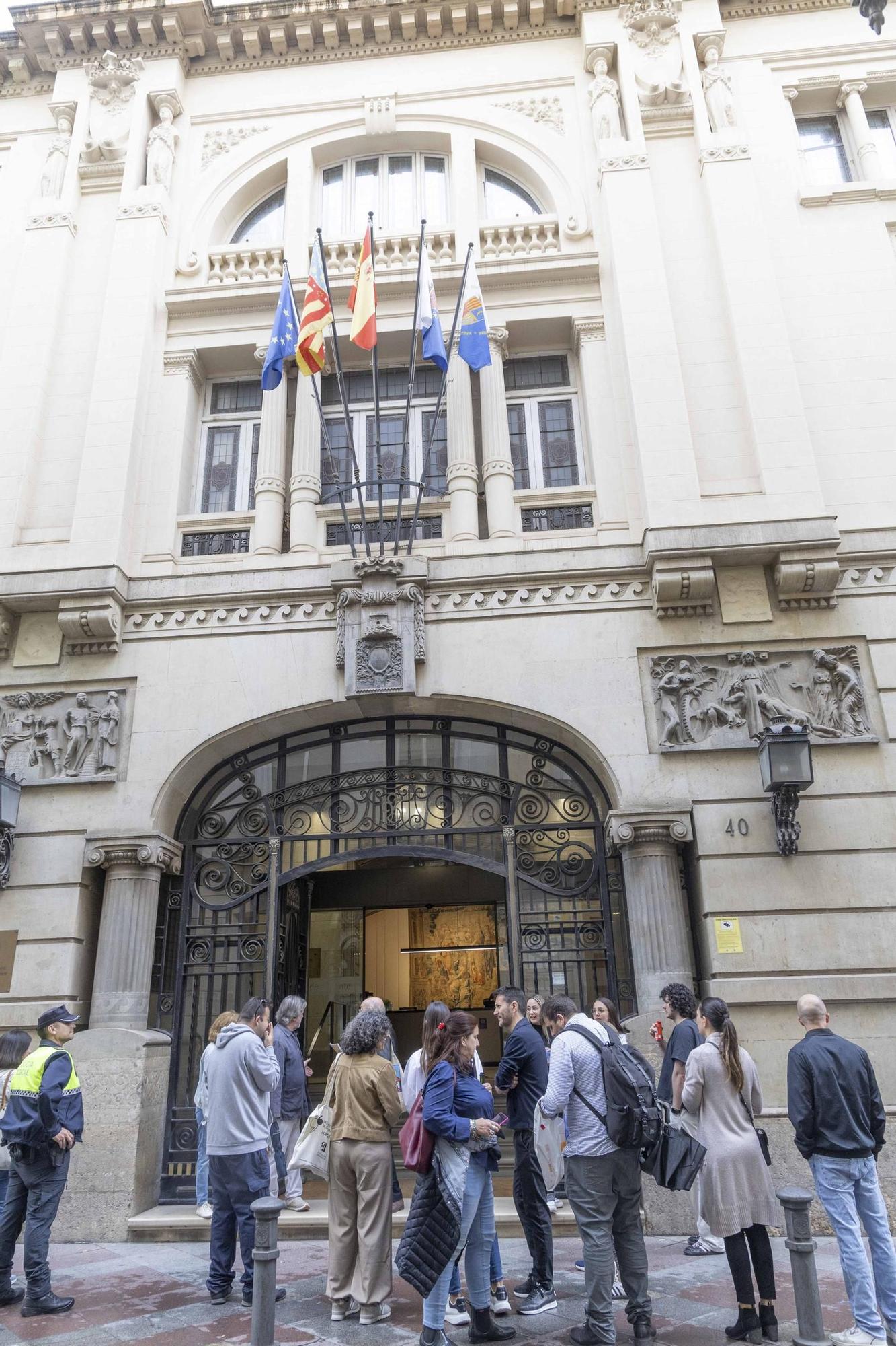 Un recorrido guiado inaugura el Eje Cultural San Fernando de Alicante