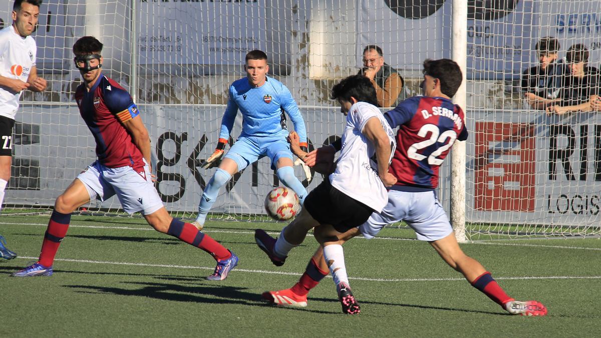 Un lance del último partido del Ontinyent 1931.