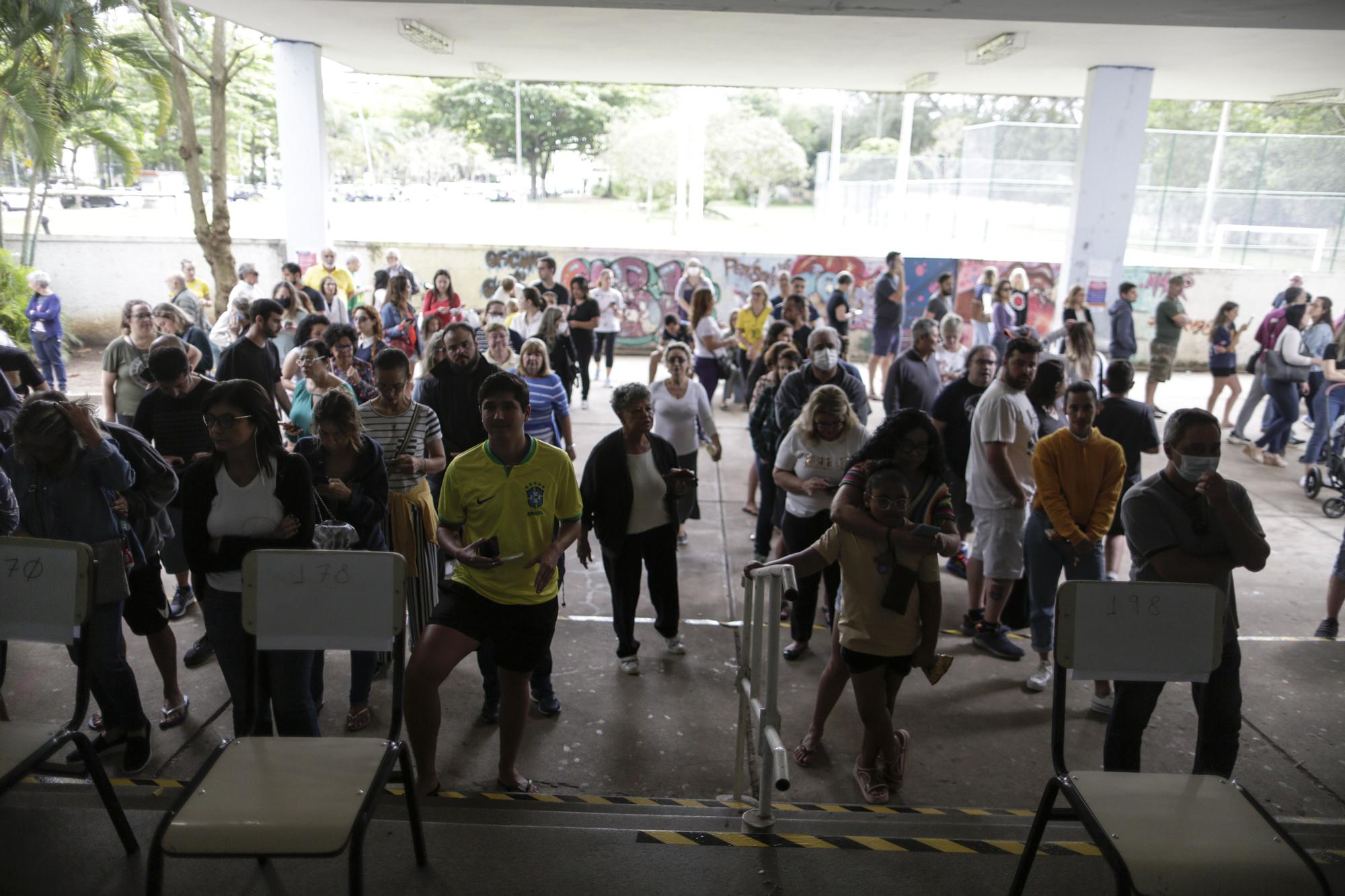 Elecciones en Brasil transcurren con normalidad en sus primeras horas