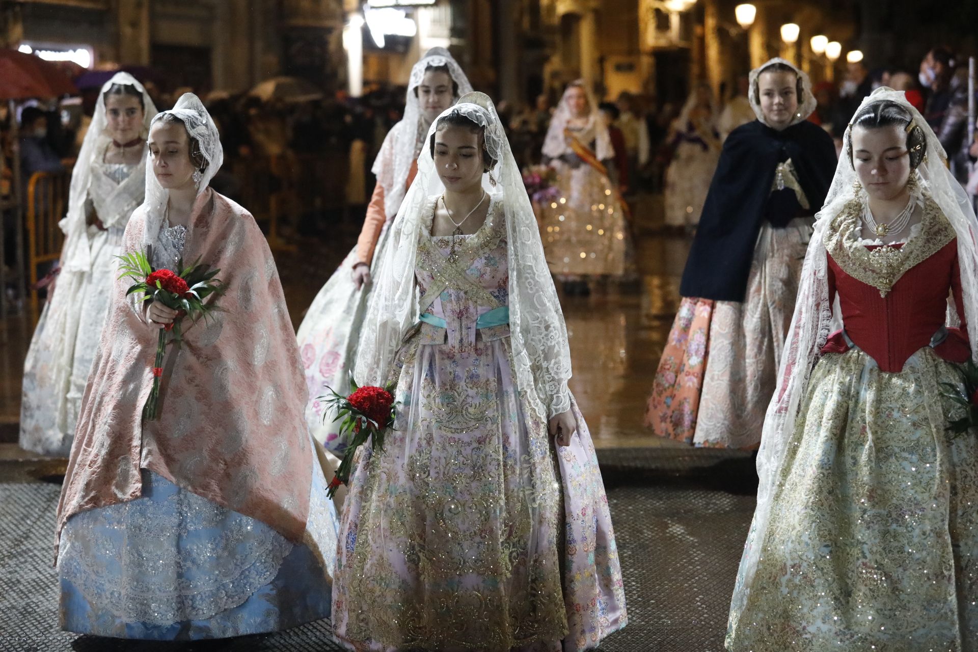 Búscate en el primer día de ofrenda por la calle Quart (entre las 20:00 a las 21:00 horas)