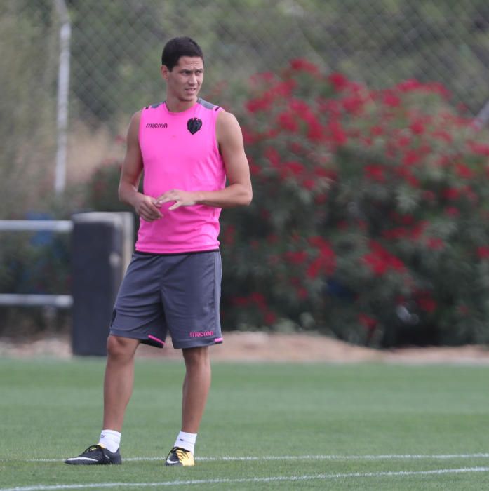 Primer entrenamiento de Lucik con el Levante