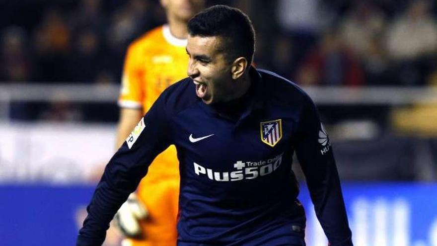 Correa festeja el primer gol del Atlético. // Efe