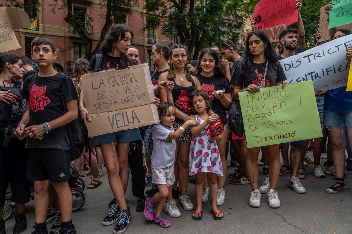 Las colles de Gràcia no han llegado a un acuerdo antes del pregón de la Fiesta Mayor, con lo que los actos de cultura popular quedarían desconvocados en los próximos días.