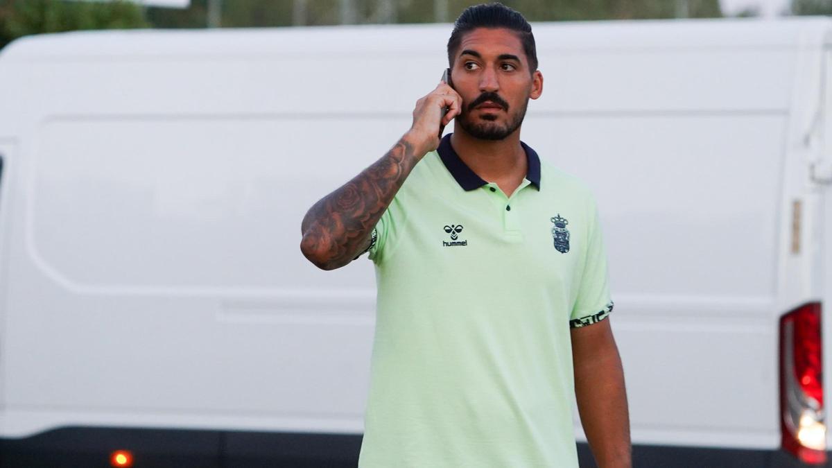 Valles habla por el móvil, durante la pasada pretemporada en Marbella.