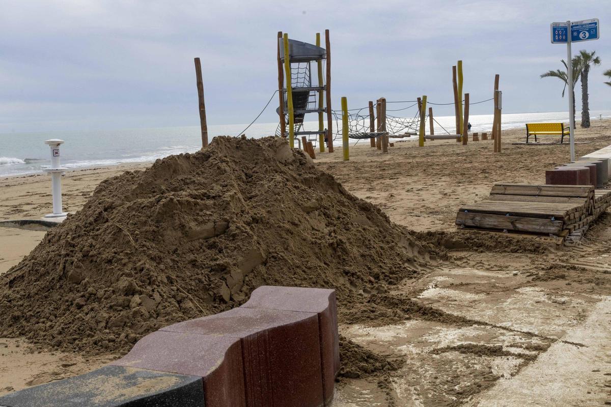 Estas son las playas más afectadas por las borrascas Ingrid y Harry en Alicante Estas son las playas más afectadas por las borrascas Ingrid y Harry en Alicante