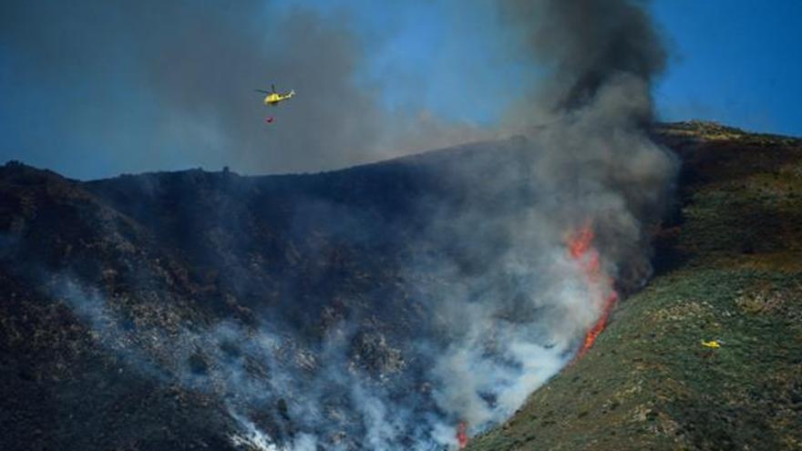 Evoluciona “favorablemente” el incendio de las Hurdes y el de la Vera sigue “fuera de control”