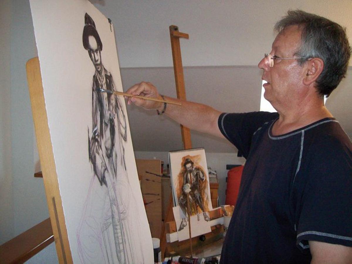 Joaquín García 'Chipola', en su estudio pintando.