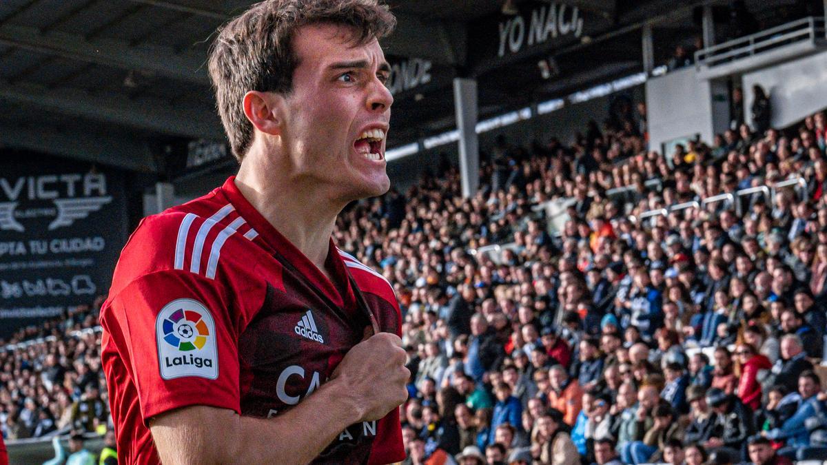 Francho Serrano celebra el segundo gol del Zaragoza en Burgos.