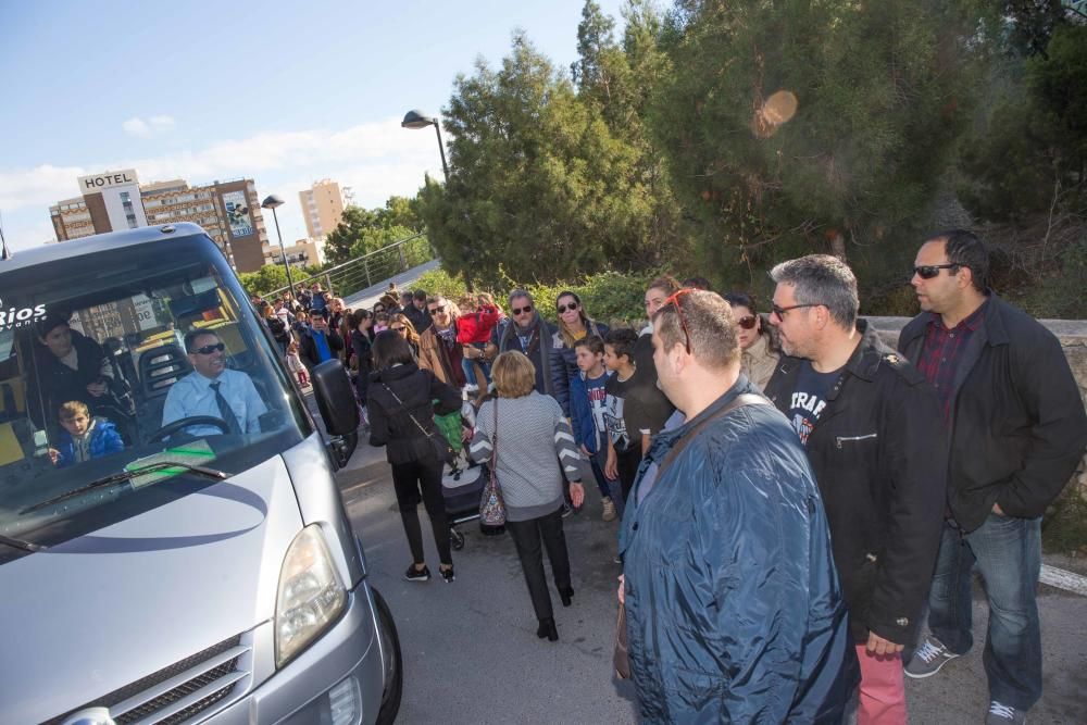 Gran afluencia de público en la inauguración de la casa de Santa Claus