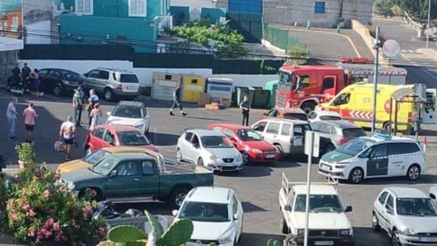 El dueño de una casa arrolla a su inquilino y a sus propios hijos en Tenerife