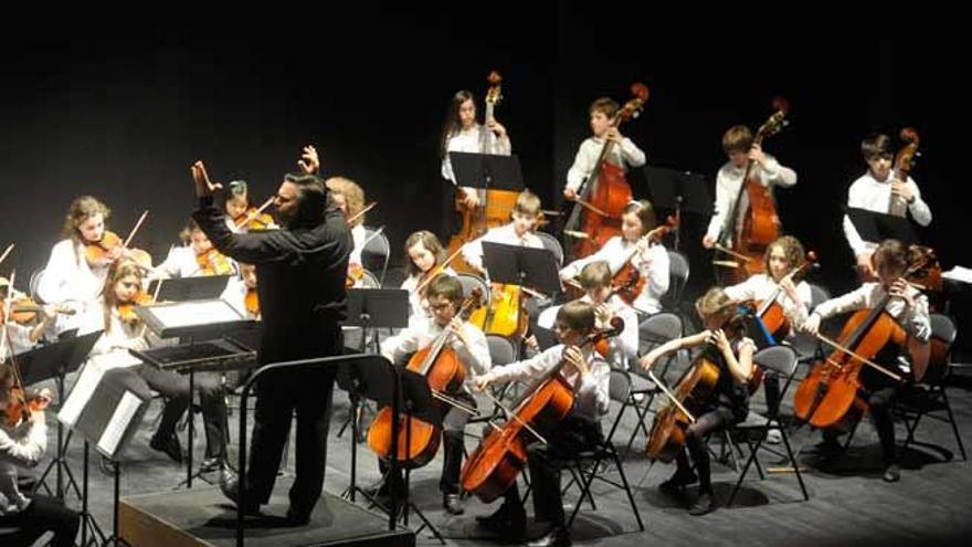 Concierto de la orquesta de niños de la OSG. / V.Echave