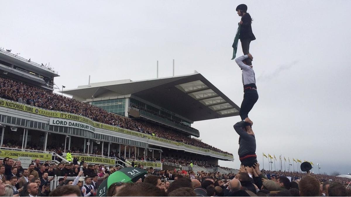 El 'pilar de 4' de los Castellers de Vilafranca en el Grand National.