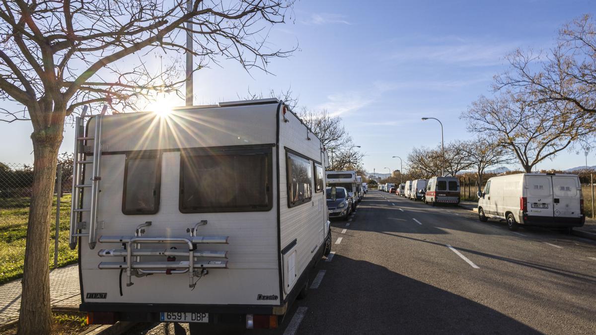 Los &quot;barrios&quot; de caravanas proliferan en Palma por la carestía de la vivienda