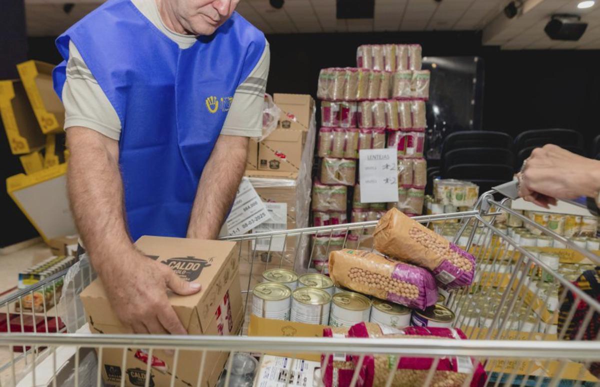 Reparto de alimentos en Inpavi Málaga