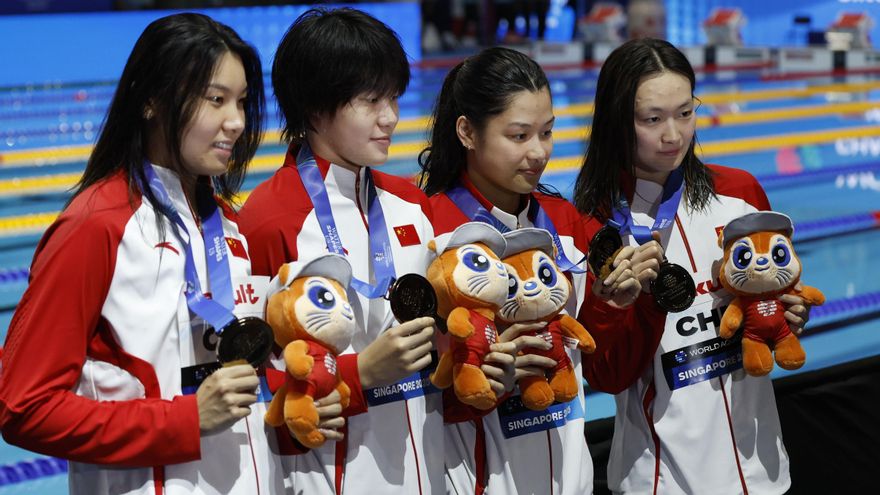 El equipo de China tras conquistar el bronce.