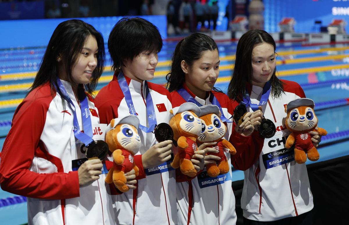 El equipo de China tras conquistar el bronce.