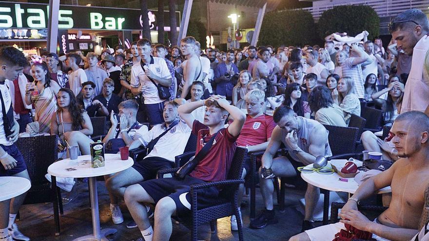 Eurocopa 2020: de la euforia a las lágrimas de los turistas ingleses en Magaluf