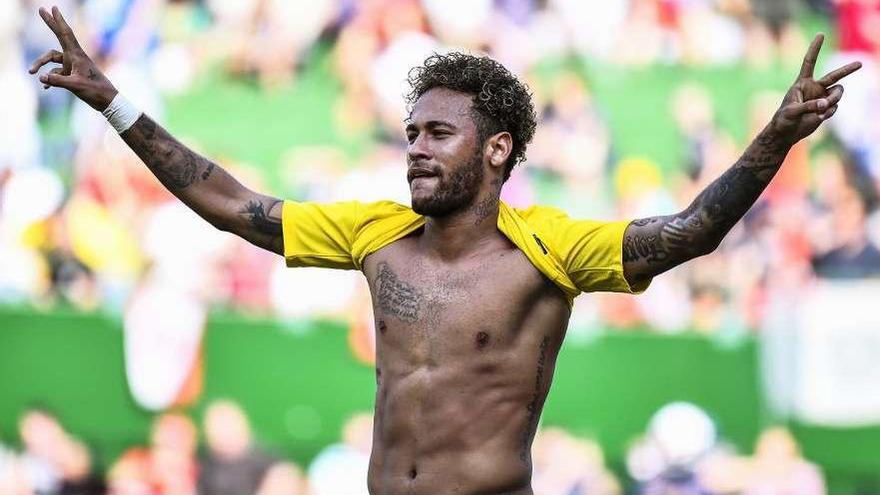 Neymar festeja uno de los goles de la selección brasileña. // Efe