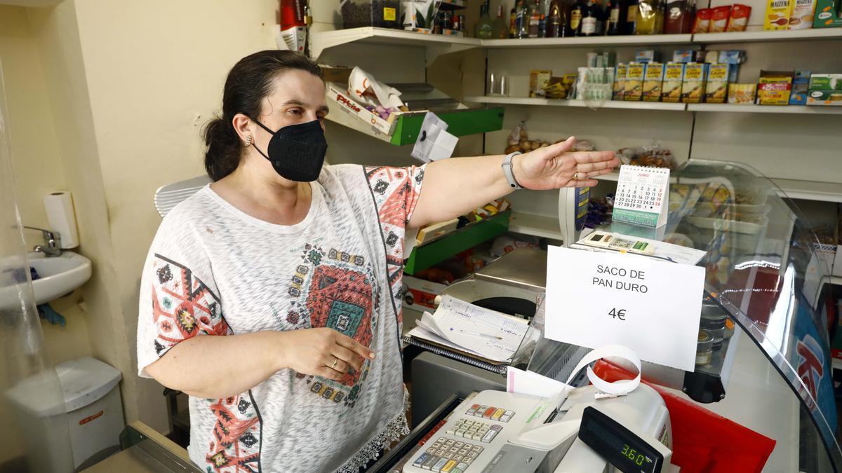 Marisol ha sufrido la pérdida de alimentos congelados que estaban en las cámaras de su tienda, la única de Moros.