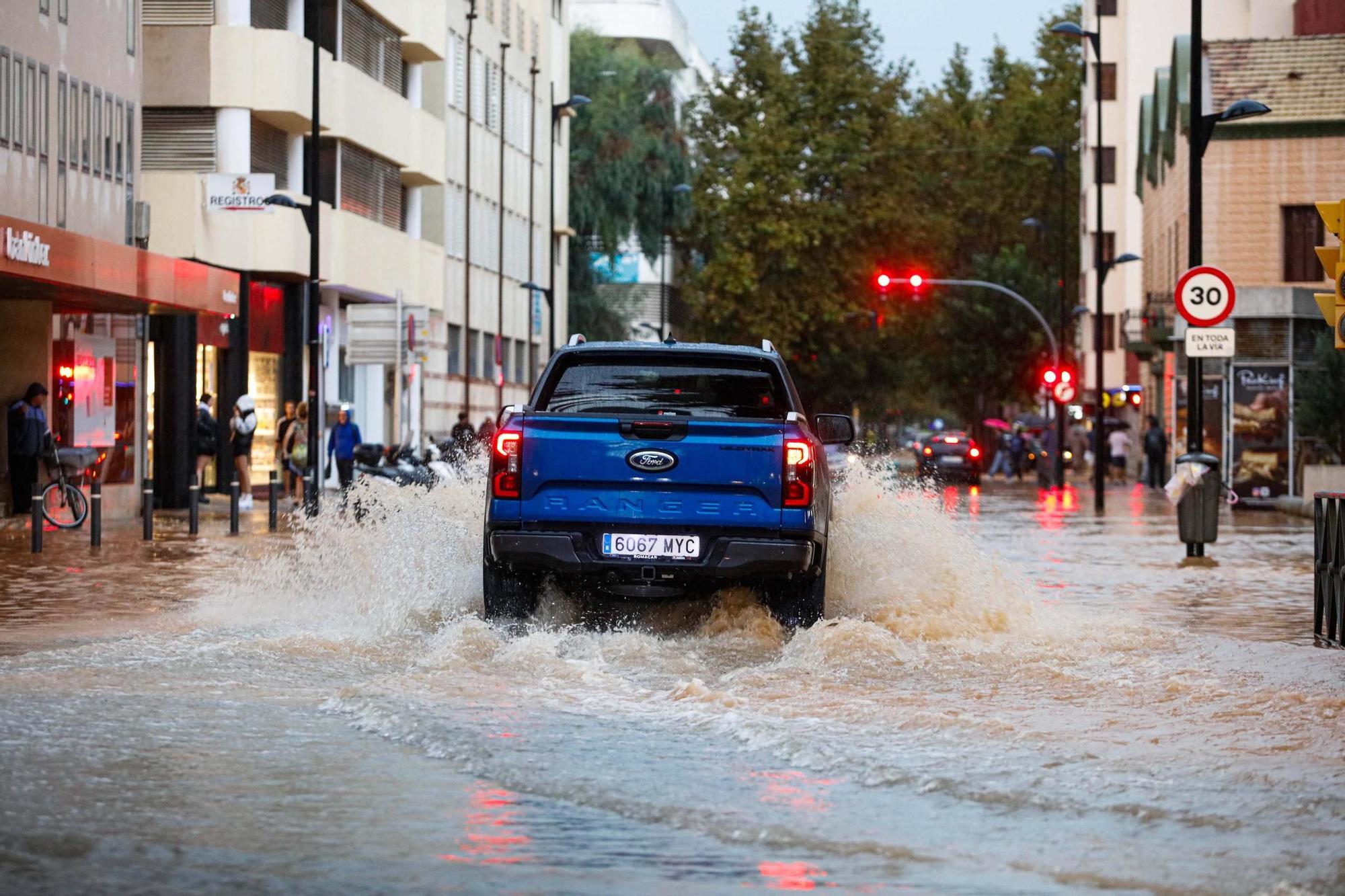 Las imágenes de la dana 'Alice' en la tarde del sábado en Ibiza