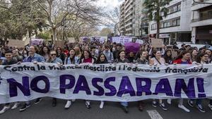 Manifestación de estudiantes por la igualdad y contra la violencia machista, este viernes, en València.