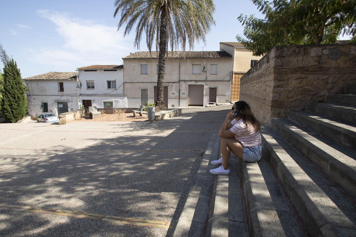 Sempere. El municipio con menos habitantes dela provincia de València, contara con fibra óptica. PUEBLOS EN RIESGO DE DESPOBLACIÓN . ENTRADA A SEMPERE . PUEBLO MENOS POBLADO DE LA PROVINCIA DE VALÈNCIA . RUTA 99