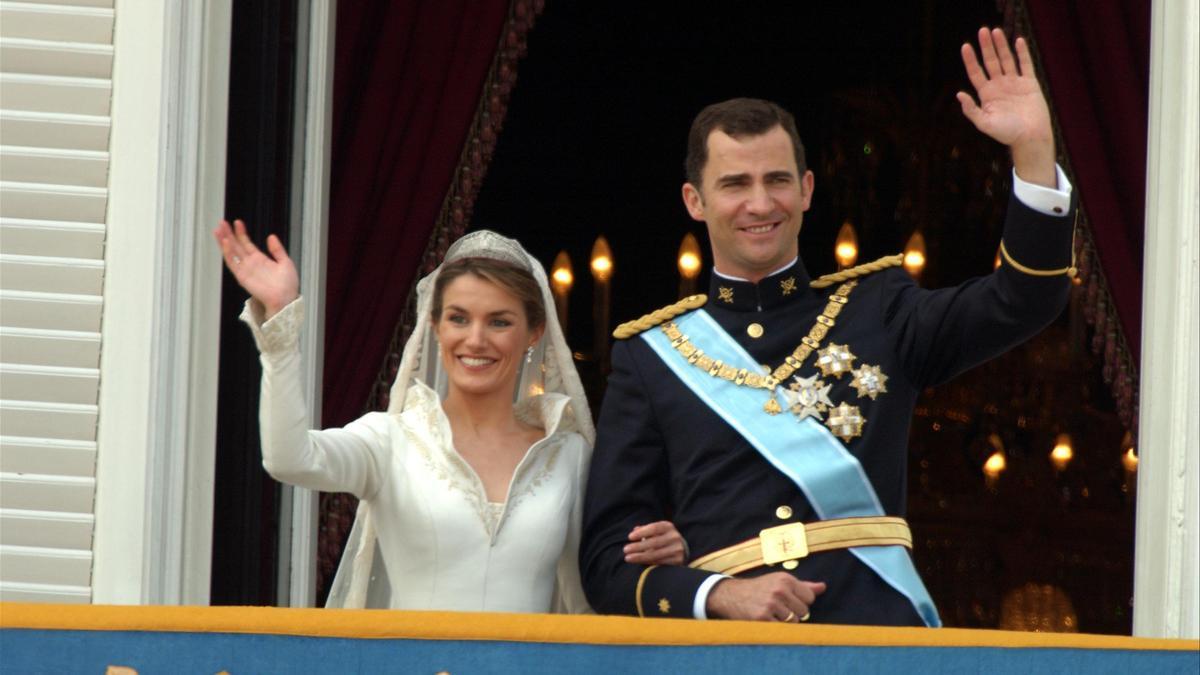 Aniversario reina Letizia y Felipe VI: todos los invitados de la boda (y sus mejores looks)