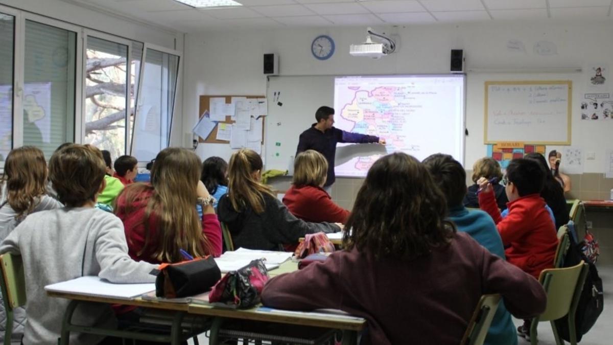 Un profesor impartiendo clase