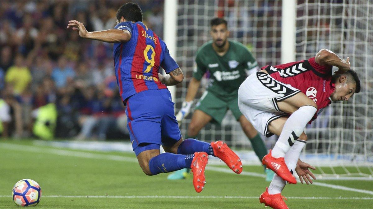 Luis Suárez en acción durante el Barça-Alavés de la Liga 2016/17