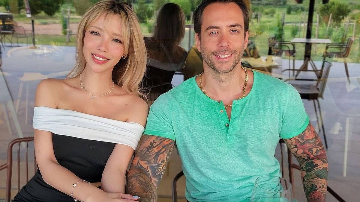 Jordi Wild, junto a su pareja.