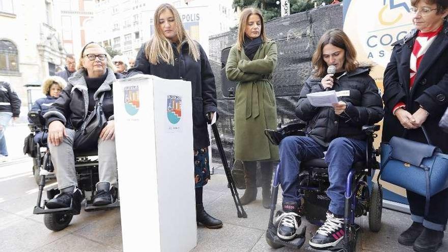 Ananí Jaín, Mónica Oviedo, Eva Illán, Laura Martínez y Ana Castaño, en el acto.