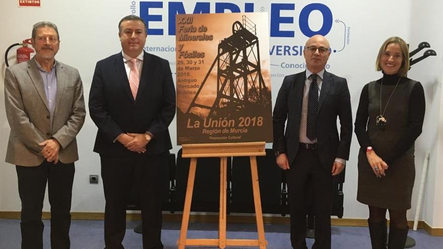 Foto de familia de la presentación de la Feria de Minerales.