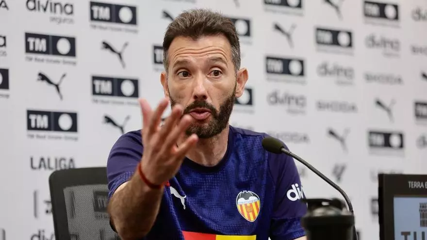 Corberán analiza el partido del Valencia CF ante el Elche