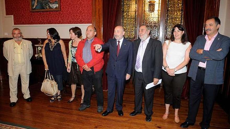 Alcaldes de la comarca coruñesa, en la reunión de septiembre de 2009. / víctor echave